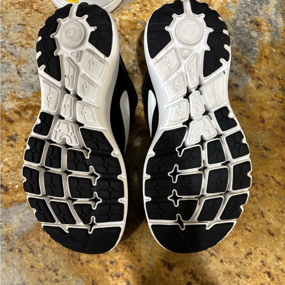 Brooks PureFlow 7 size 5.5 - Picture 8 of 8
